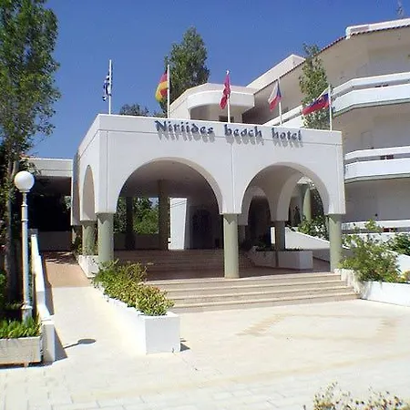 מלון Niriides 4*